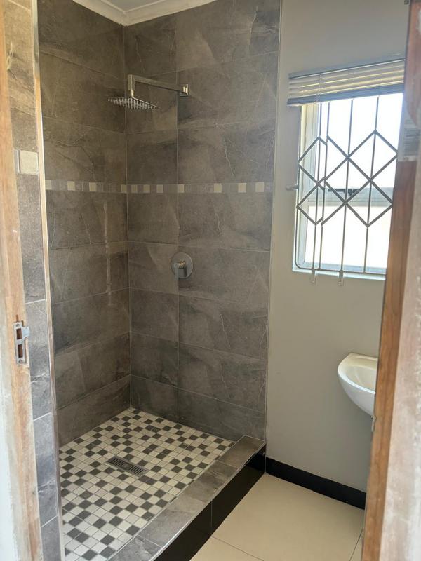 To Let 2 Bedroom Property for Rent in Somerset Park KwaZulu-Natal