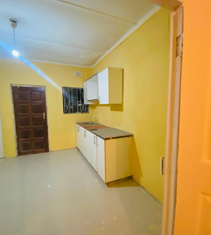 To Let 1 Bedroom Property for Rent in Avoca KwaZulu-Natal