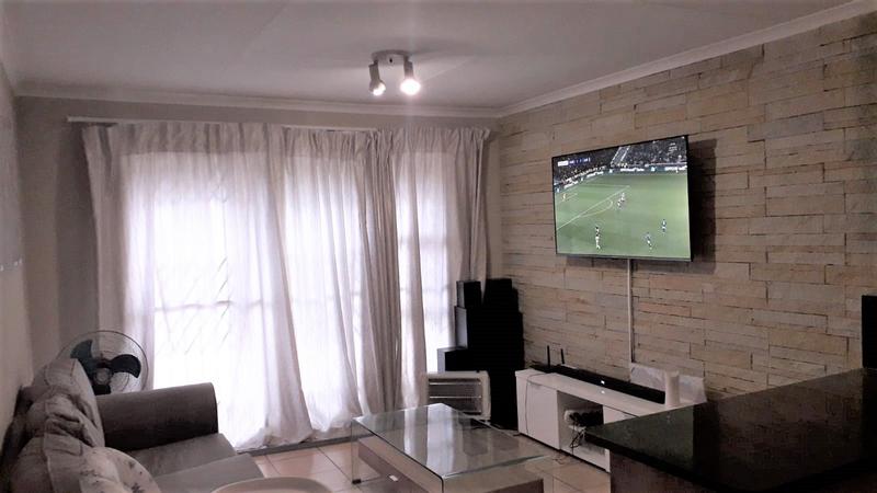 To Let 2 Bedroom Property for Rent in Woodhaven KwaZulu-Natal