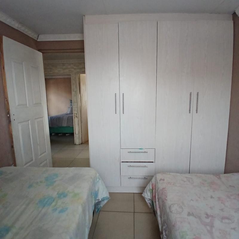 4 Bedroom Property for Sale in Umlazi KwaZulu-Natal
