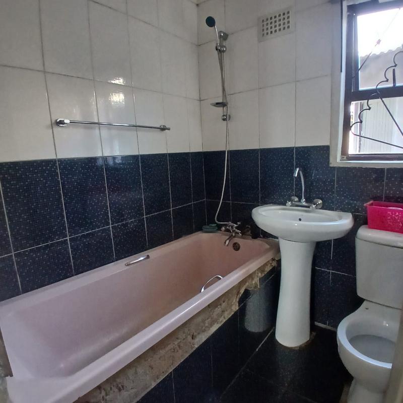 4 Bedroom Property for Sale in Umlazi KwaZulu-Natal