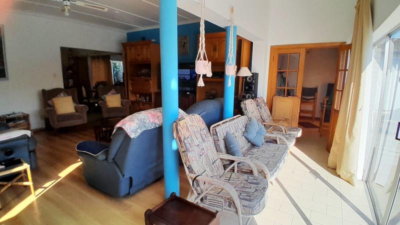 6 Bedroom Property for Sale in Uvongo KwaZulu-Natal
