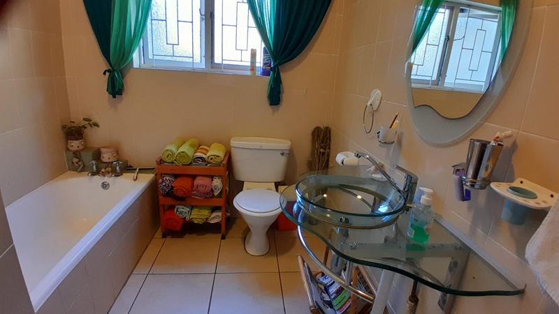 6 Bedroom Property for Sale in Uvongo KwaZulu-Natal