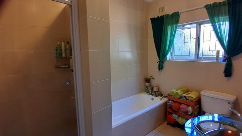 6 Bedroom Property for Sale in Uvongo KwaZulu-Natal