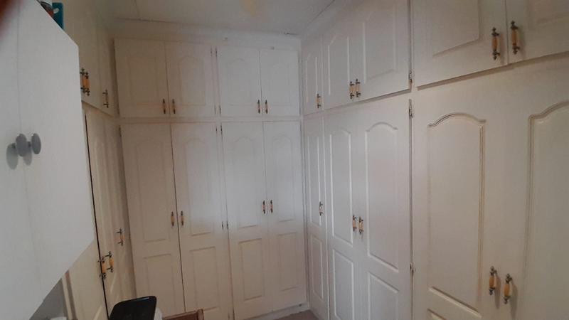 6 Bedroom Property for Sale in Uvongo KwaZulu-Natal