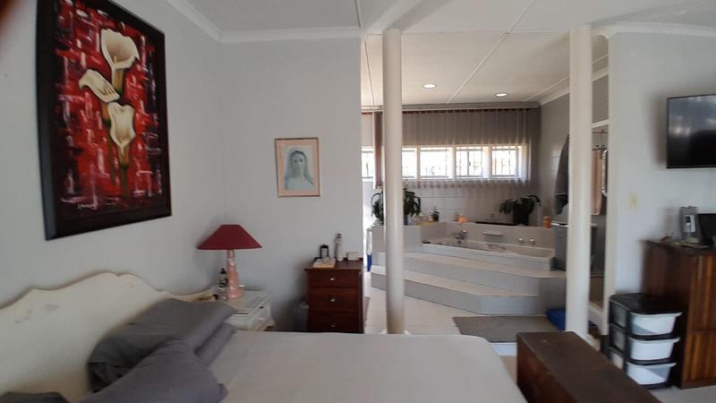 6 Bedroom Property for Sale in Uvongo KwaZulu-Natal