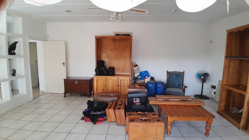 6 Bedroom Property for Sale in Uvongo KwaZulu-Natal