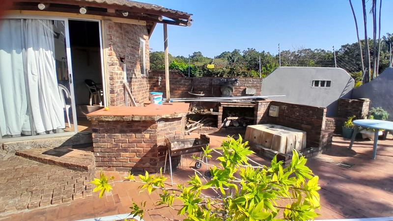 6 Bedroom Property for Sale in Uvongo KwaZulu-Natal