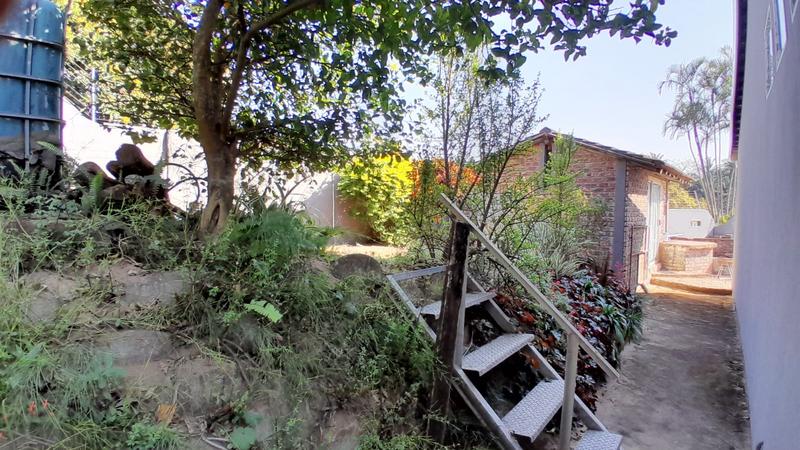 6 Bedroom Property for Sale in Uvongo KwaZulu-Natal