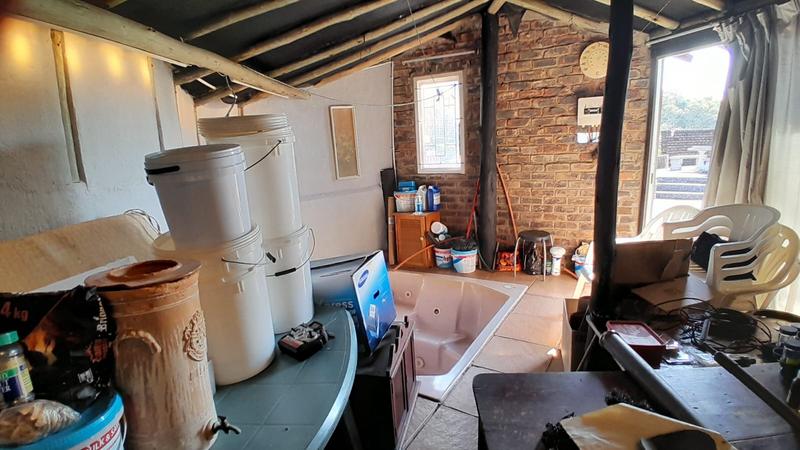 6 Bedroom Property for Sale in Uvongo KwaZulu-Natal