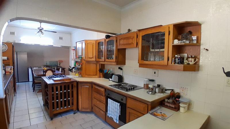 6 Bedroom Property for Sale in Uvongo KwaZulu-Natal