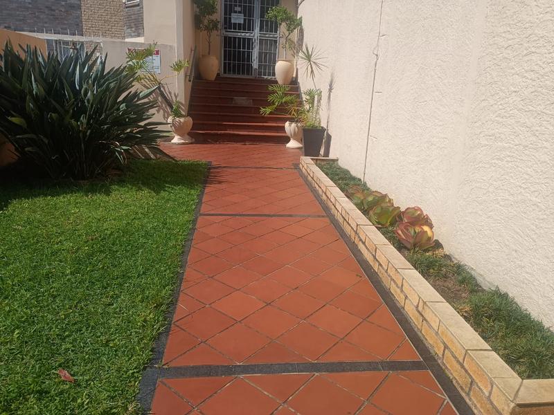 2 Bedroom Property for Sale in Essenwood KwaZulu-Natal