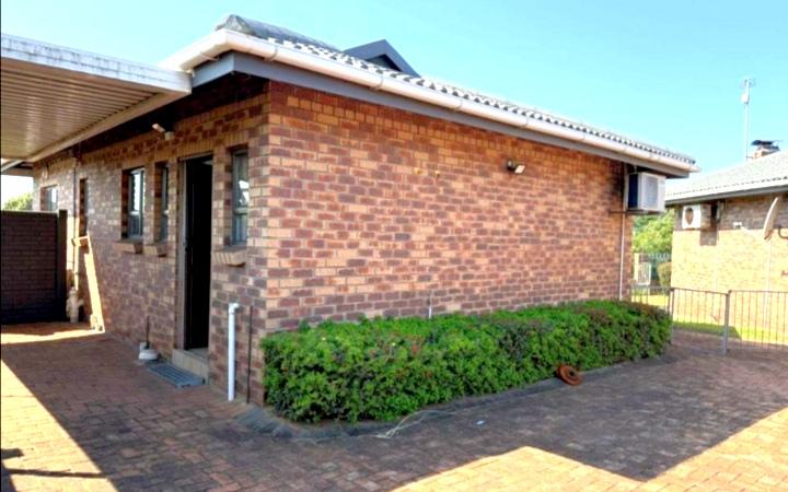 2 Bedroom Property for Sale in Birdswood KwaZulu-Natal