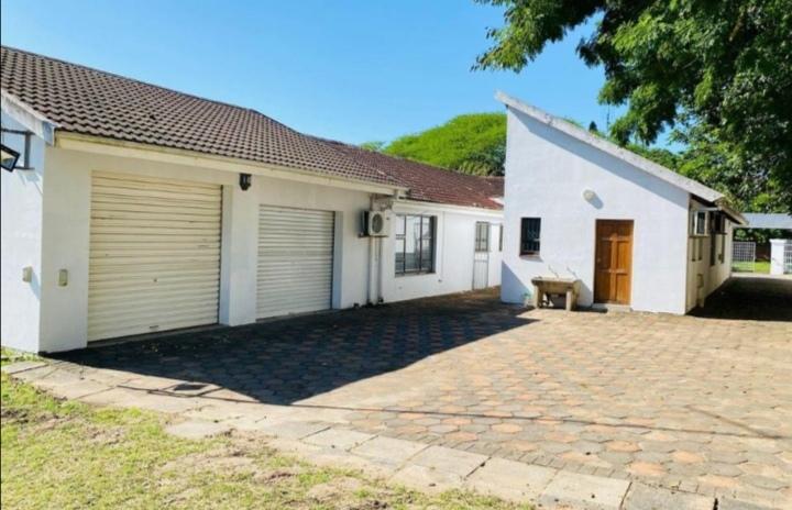 4 Bedroom Property for Sale in Meer En See KwaZulu-Natal