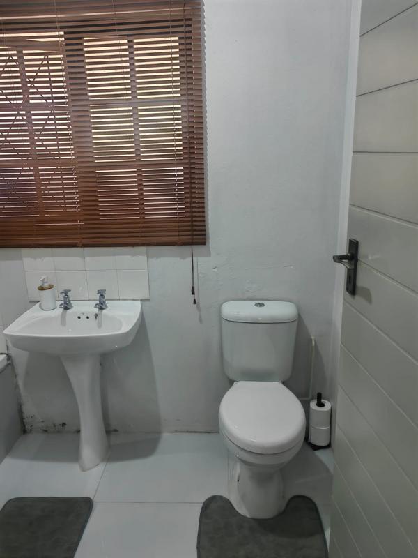 To Let 2 Bedroom Property for Rent in Malvern KwaZulu-Natal