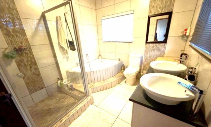 4 Bedroom Property for Sale in Meer En See KwaZulu-Natal