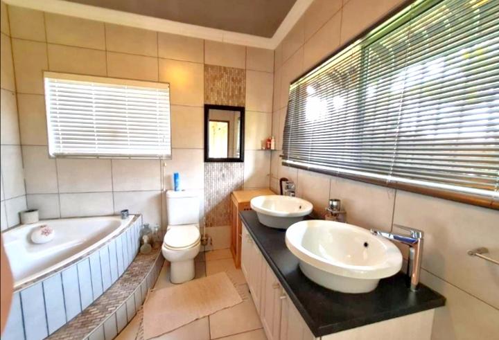 4 Bedroom Property for Sale in Meer En See KwaZulu-Natal