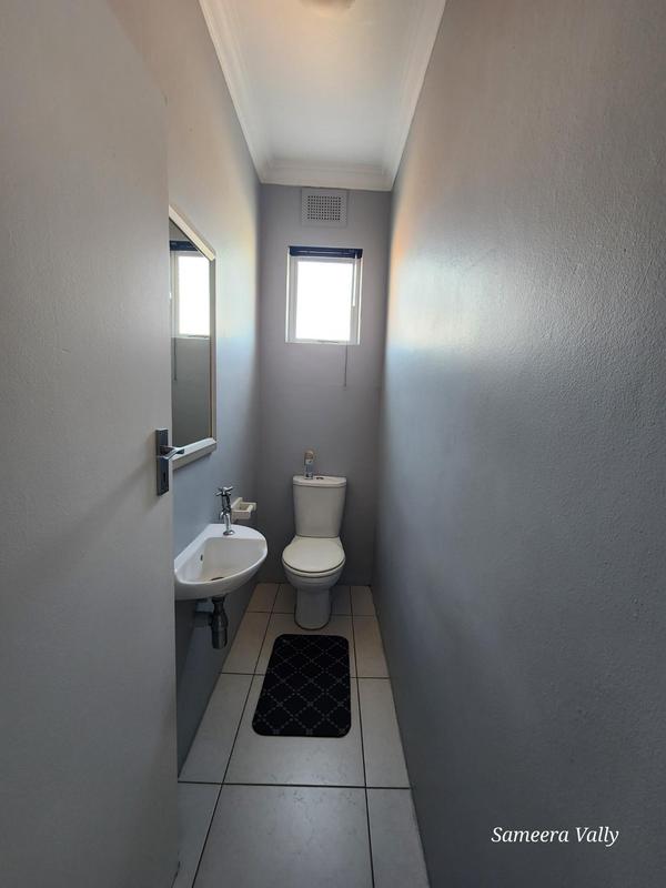 To Let 2 Bedroom Property for Rent in Essenwood KwaZulu-Natal