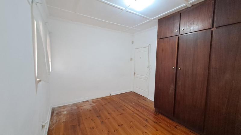 5 Bedroom Property for Sale in Montclair KwaZulu-Natal