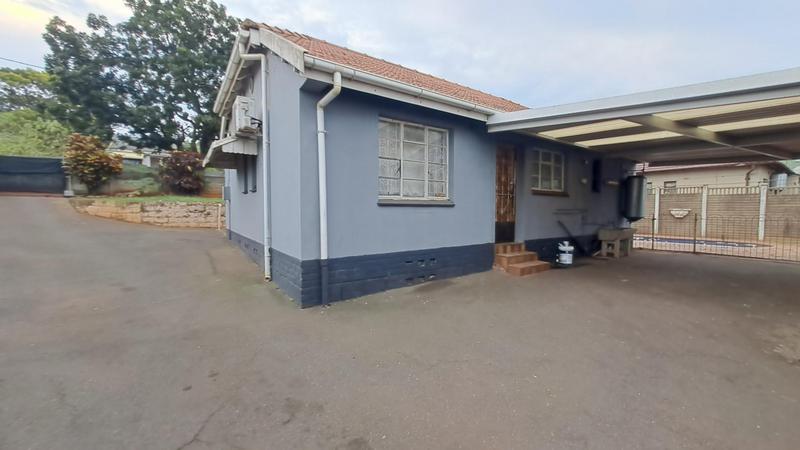 5 Bedroom Property for Sale in Montclair KwaZulu-Natal