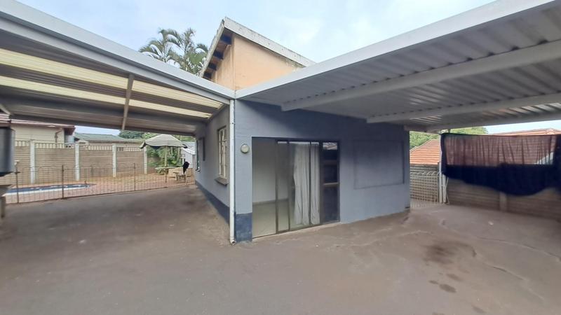 5 Bedroom Property for Sale in Montclair KwaZulu-Natal