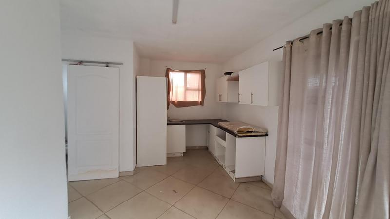 5 Bedroom Property for Sale in Montclair KwaZulu-Natal