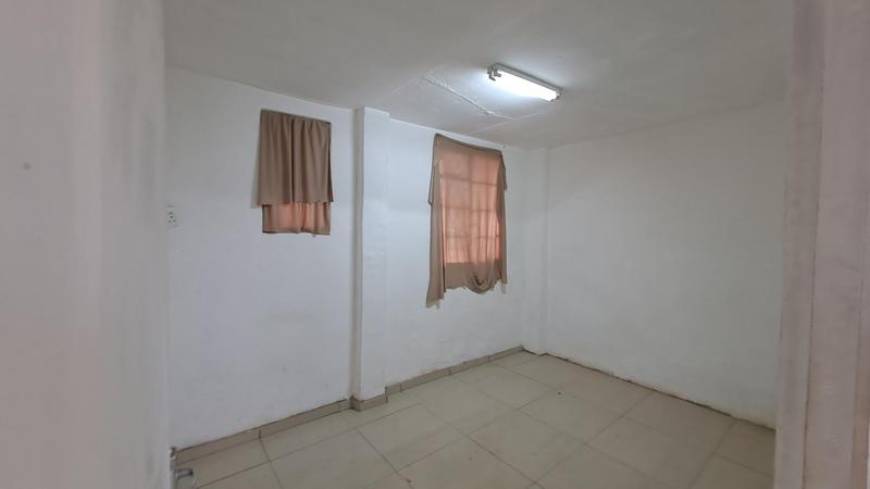 5 Bedroom Property for Sale in Montclair KwaZulu-Natal