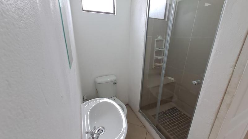 5 Bedroom Property for Sale in Montclair KwaZulu-Natal