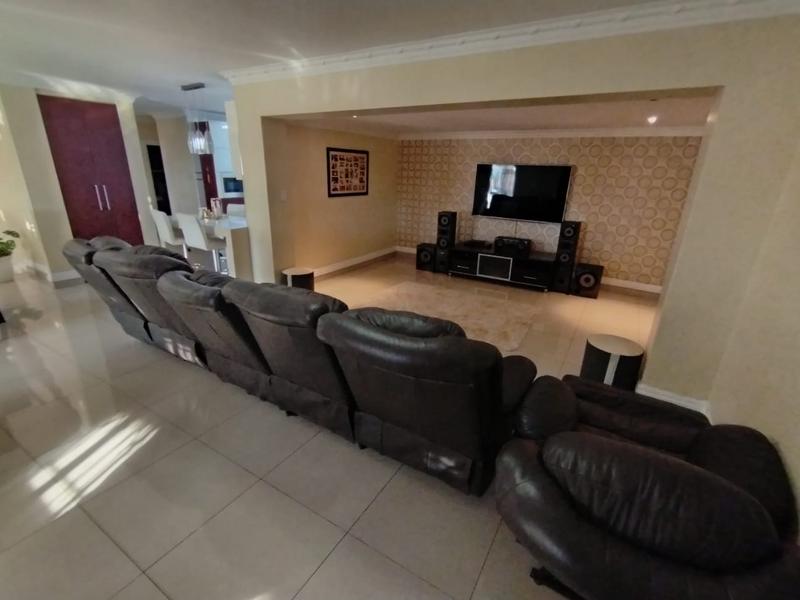 6 Bedroom Property for Sale in Somerset Park KwaZulu-Natal