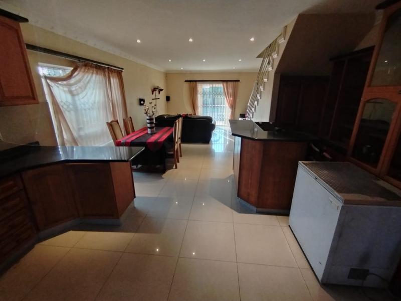 6 Bedroom Property for Sale in Somerset Park KwaZulu-Natal