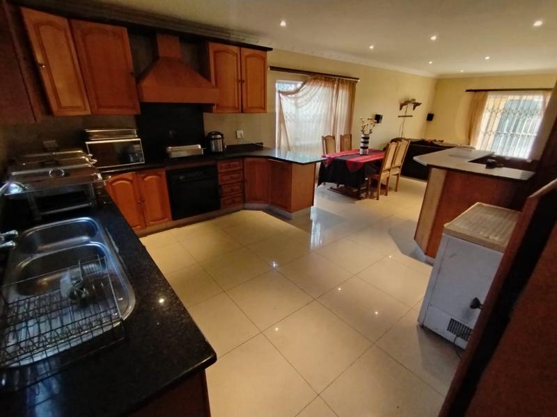 6 Bedroom Property for Sale in Somerset Park KwaZulu-Natal