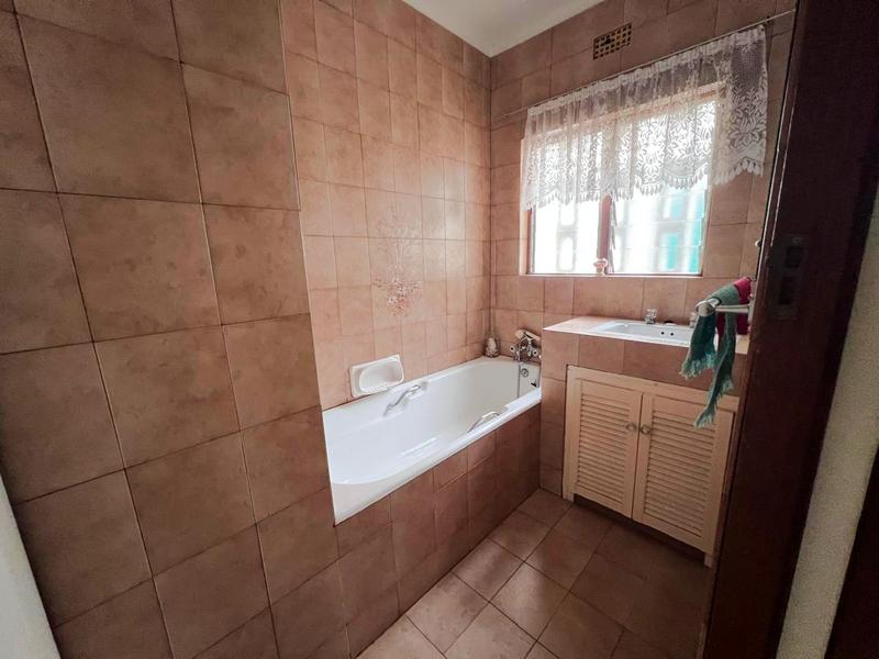 4 Bedroom Property for Sale in Port Edward KwaZulu-Natal