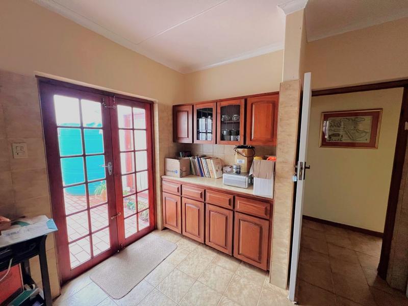4 Bedroom Property for Sale in Port Edward KwaZulu-Natal
