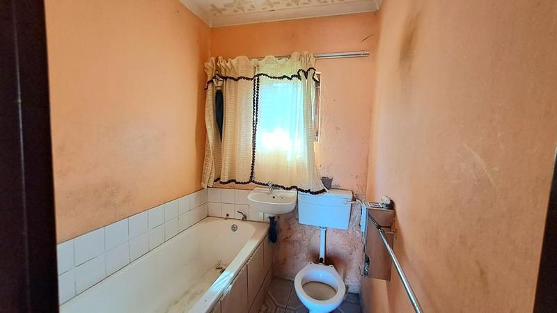 2 Bedroom Property for Sale in Umlazi KwaZulu-Natal