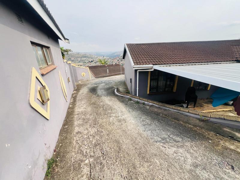 3 Bedroom Property for Sale in Umlazi KwaZulu-Natal