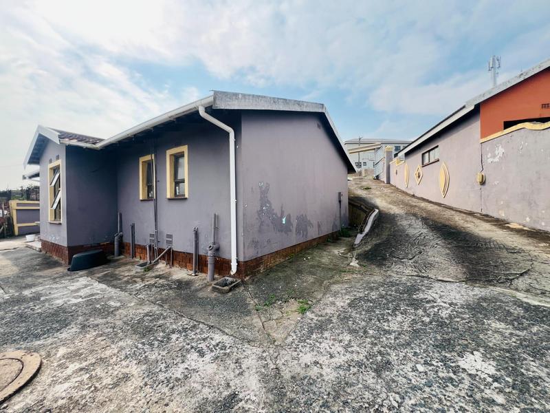 3 Bedroom Property for Sale in Umlazi KwaZulu-Natal