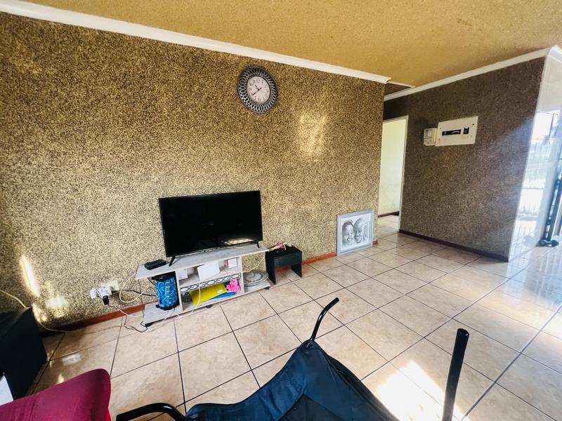 3 Bedroom Property for Sale in Umlazi KwaZulu-Natal