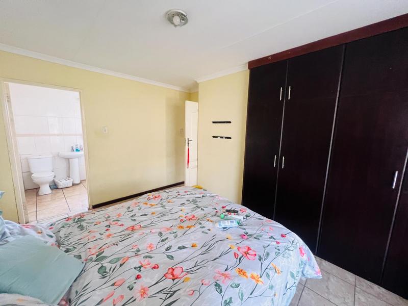3 Bedroom Property for Sale in Umlazi KwaZulu-Natal