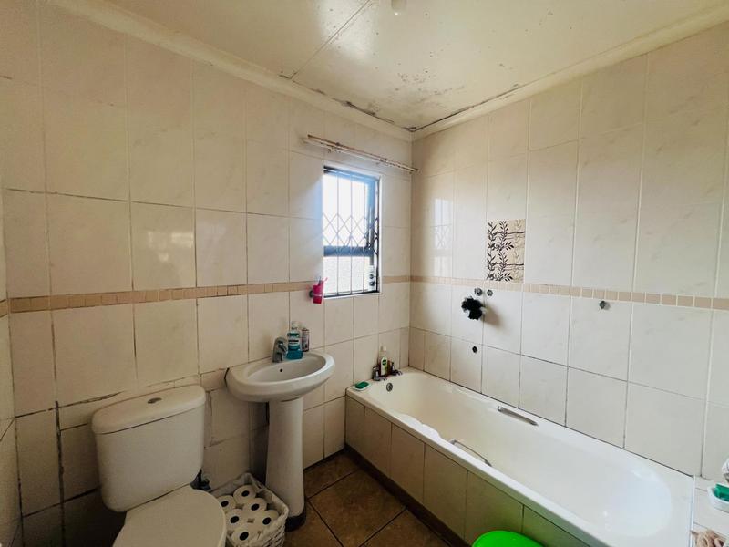 3 Bedroom Property for Sale in Umlazi KwaZulu-Natal