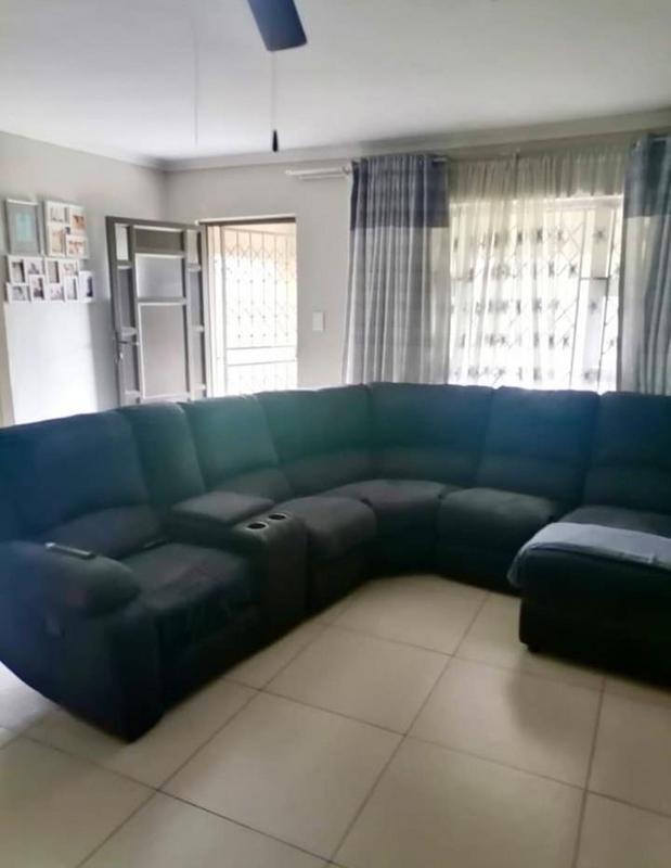 2 Bedroom Property for Sale in Umlazi KwaZulu-Natal