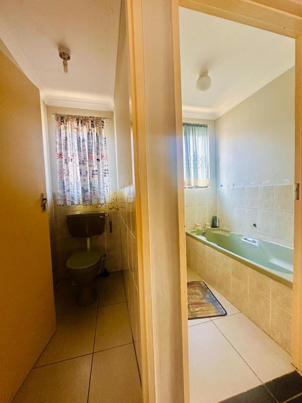 To Let 3 Bedroom Property for Rent in Newlands East KwaZulu-Natal