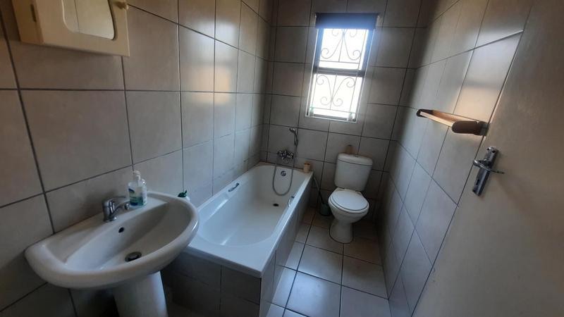 To Let 3 Bedroom Property for Rent in Palmview KwaZulu-Natal