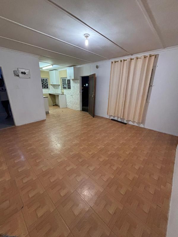 To Let 1 Bedroom Property for Rent in Woodview KwaZulu-Natal