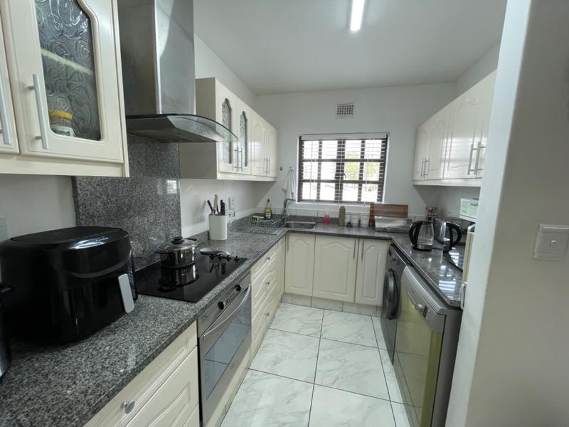 2 Bedroom Property for Sale in Umhlanga KwaZulu-Natal