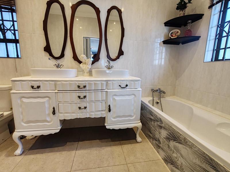4 Bedroom Property for Sale in Uvongo Beach KwaZulu-Natal