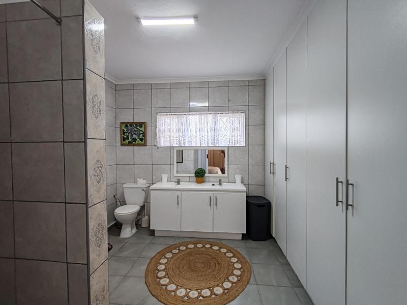 4 Bedroom Property for Sale in Uvongo Beach KwaZulu-Natal