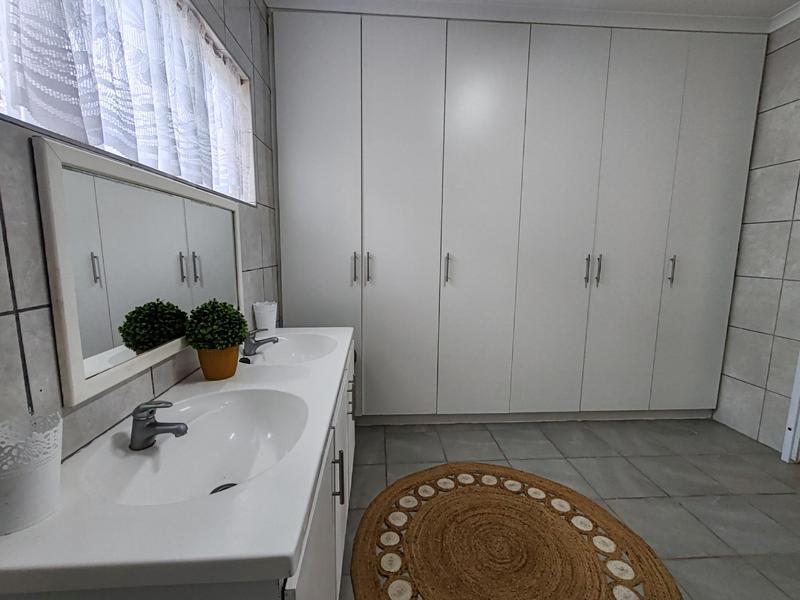 4 Bedroom Property for Sale in Uvongo Beach KwaZulu-Natal
