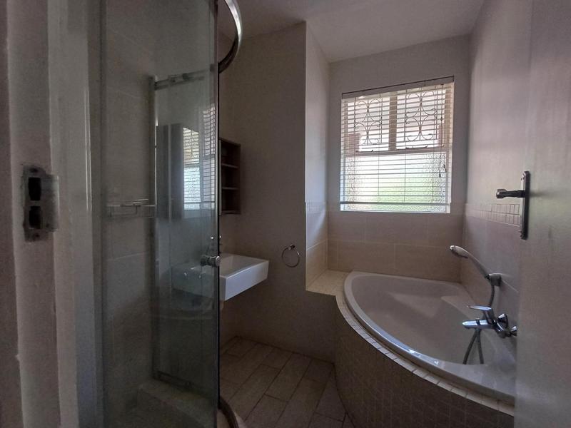 To Let 2 Bedroom Property for Rent in Essenwood KwaZulu-Natal