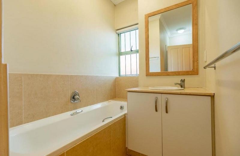 To Let 2 Bedroom Property for Rent in Windermere KwaZulu-Natal