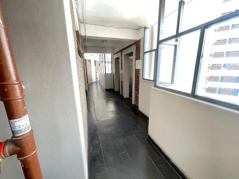 1 Bedroom Property for Sale in Victoria Embankment KwaZulu-Natal